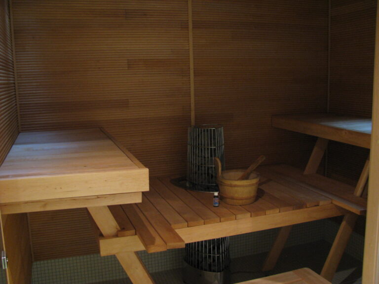 Perhehuoneiston sauna